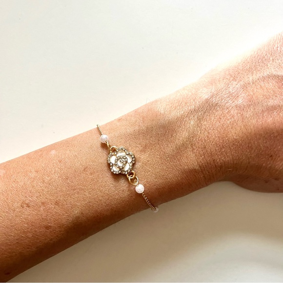 Gold Tone Costume Jewlery Bracelet with Ribbon and Fake Pearls - Picture 3 of 3